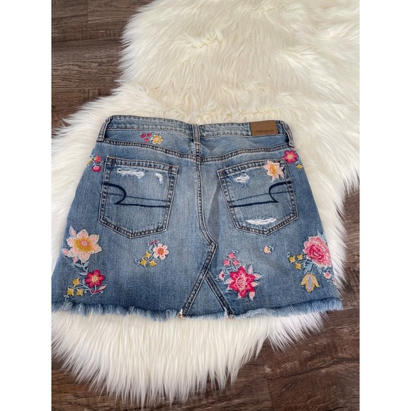 American Eagle embroidered floral denim skirt size 4 - Picture 6 of 7